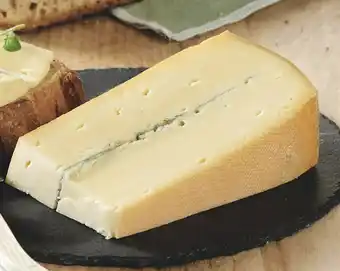 Super U MORBIER AOP AU LAIT CRU offre