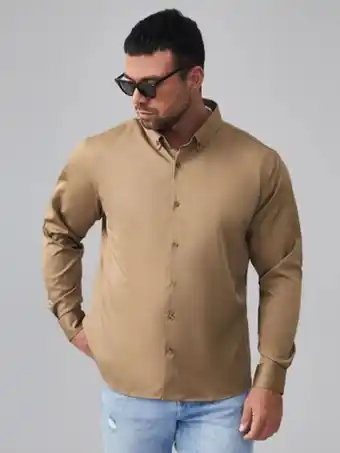 SheIn Extended sizes homme chemise unicolore à bouton offre