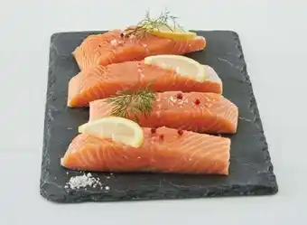 Auchan 4 PAVÉS DE SAUMON ATLANTIQUE FILIÈRE RESPONSABLE offre