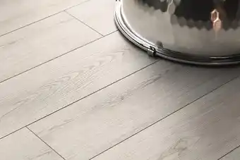 Brico Dépôt Goodhome sol stratifié à clipser aspect vintage gris "southam" - l. 138,3 x l. 24,4 cm ép. 8 mm offre