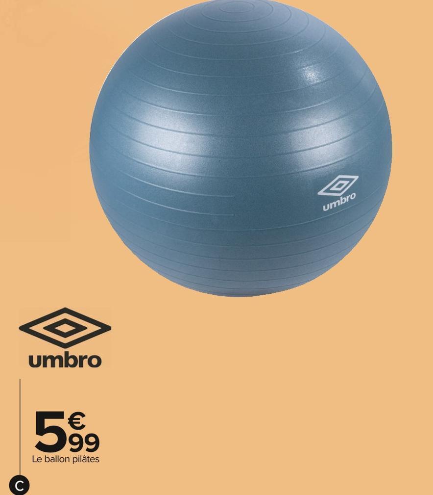 Promo Umbro ballon pilate 65cm d chez Carrefour Market