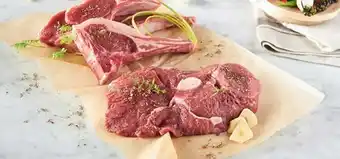Auchan AGNEAU : GIGOT AVEC OS TRANCHÉ, CÔTE OU offre