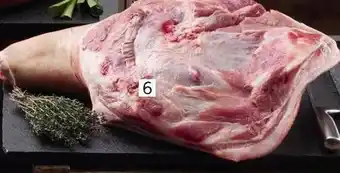Géant Casino Porc épaule entière avec os offre