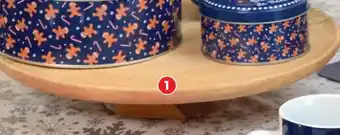 Le Plateau Avec Pieds