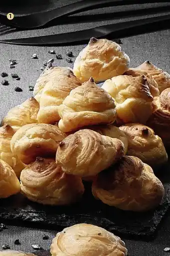 A . gougères gratinées aux fromages x16