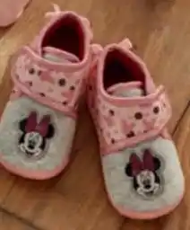 Intermarché Hyper Chaussons bébé debout minnie ou mickey disney offre