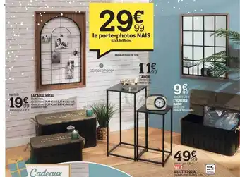 La caisse métal, le porte-photos nais, l'avion, l'horloge radio, sellettes gota