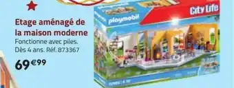 Étage aménagé de la maison moderne