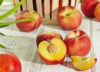 Auchan PÊCHES OU NECTARINES BIO offre