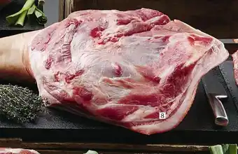 Casino Supermarchés Porc épaule entière Avec Os offre