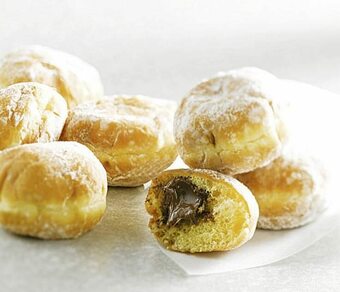 Casino Supermarchés Mini beignets pomme ou chocolat noisette ou fruits rouges offre
