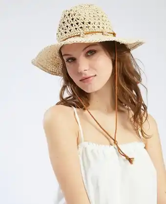 Chapeau en paille avec coquillages