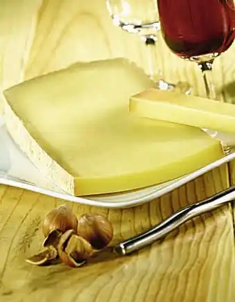 Casino Supermarchés Comté Fruité Extra Jean Perrin 10 mois d’affinage ou Comté Fort des Rousses 18 mois offre