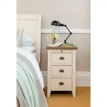 Pier Import Table de chevet blanche bois recyclé 3 tiroirs bristol offre