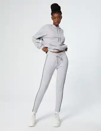 Jennyfer Jogging basic ajusté offre