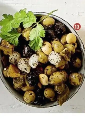 Cora x Carrefour Olives Entieres Saveur Persillade Ou Saveur Méditerranéenne offre