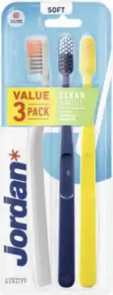 Géant Casino Brosse à dents Clean Smile souple offre
