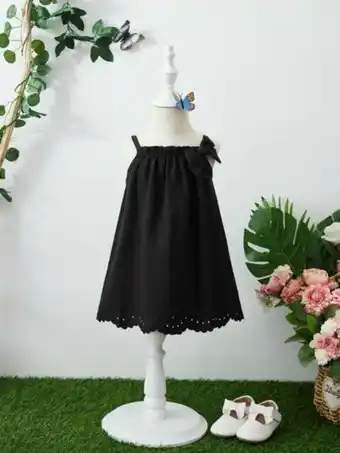 SheIn Shein bébé robe à fines brides avec perforations festonné à nœud papillon offre