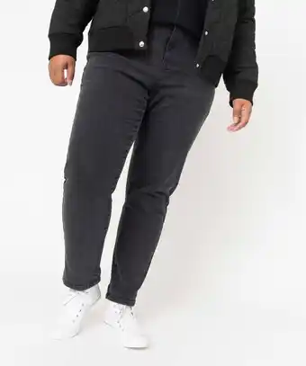 Jean femme grande taille coupe mom en denim stretch