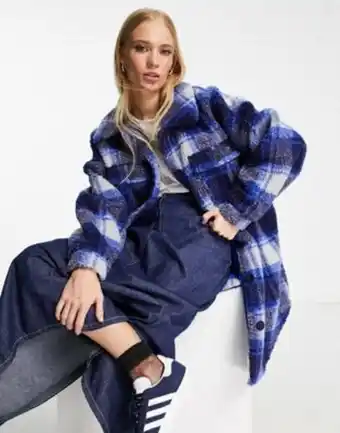 Only - manteau long duveteux à carreaux - bleu vif