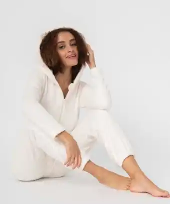 Combinaison pyjama femme en maille peluche avec capuche