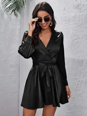 SheIn Shein robe décolletée en satin avec ceinture offre