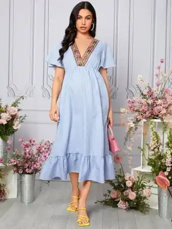 Shein robe de grossesse fleuri ruban Ă rayures Ă volants