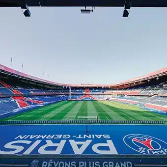 Visite du parc des princes pour 2 passionnés de football