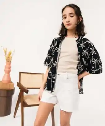 Gémo Chemise fille à manches courtes avec motifs palmiers offre