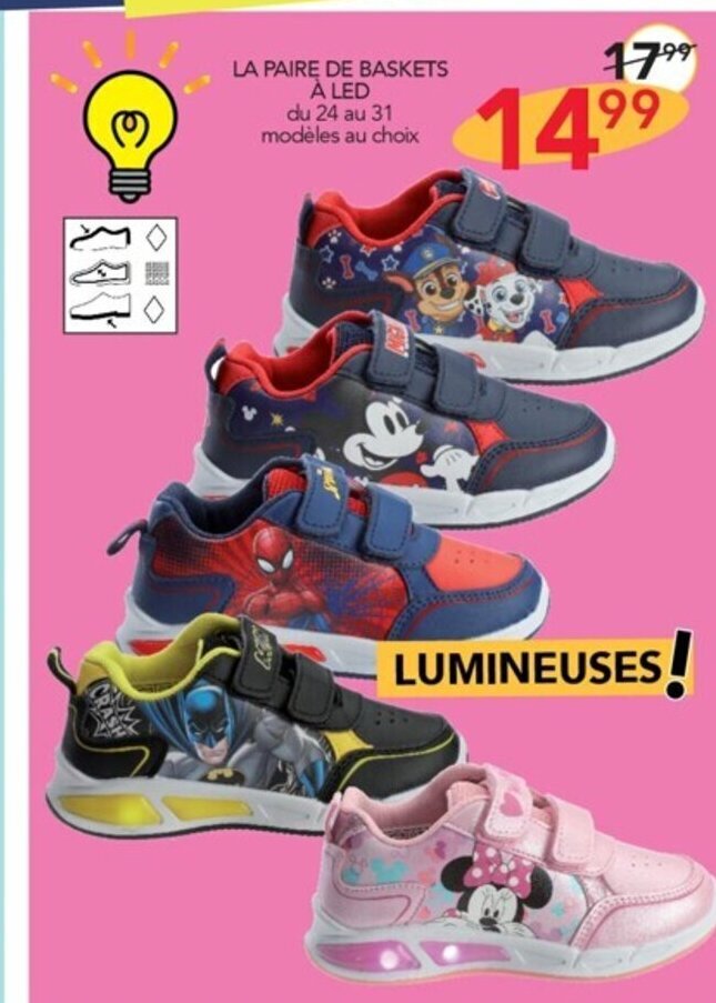Promo LA PAIRE DE BASKETS À LED chez Stokomani