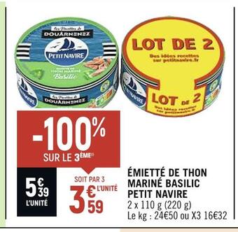 Petit navire émietté de thon mariné basilic