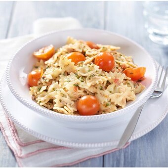 Carrefour Salade de mini farfalle, thon et tomates offre