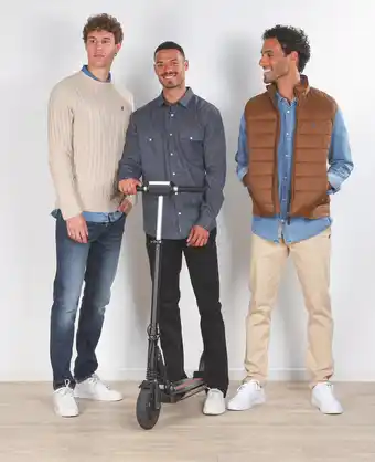 Stokomani LE PULL TORSADÉ + LA CHEMISE DENIM + LA DOUDOUNE SANS MANCHE + LE JEAN + LE PANTALON TWILL + LE PANTALON CHINO + CEINTURE offre