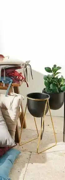 Auchan Pot de fleur sur pied métal offre