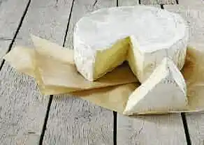 Petit Casino CAMEMBERT AFFINÉ LAIT CRU 22% M.G. offre