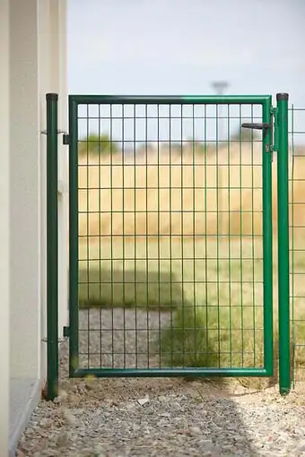 Bricomarché Portillon grillagé avec serrure - vert - 1,20x1m offre