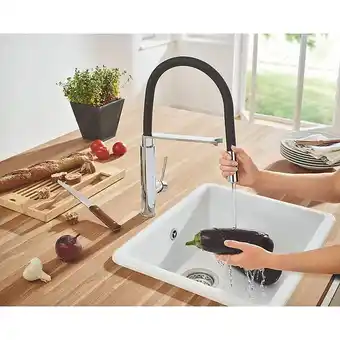 Brico Cash Grohe concetto mitigeur cuisine semi-pro avec flexible hygiénique noir et douchette 2 jets, chrome (31491000) offre