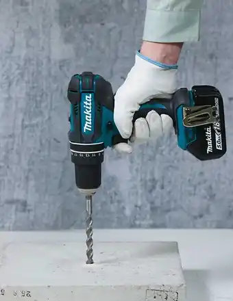 Brico Cash Perceuse visseuse à percussion makita dhp482rtj 18 v li-ion 5 ah ø 13 mm offre