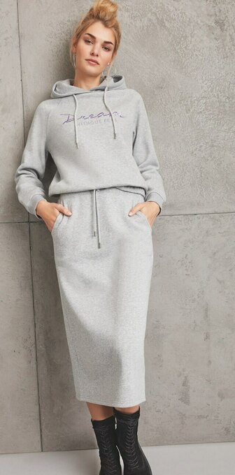 Takko SWEATSHIRT À CAPUCHE + JUPE offre