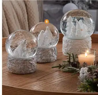 Boule à neige pingouin