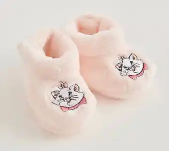 Match Chaussons peluche bébé disney fille ou garçon offre