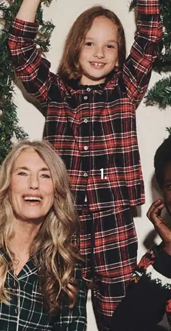 Monoprix Pyjama en tartan rouge et marine offre