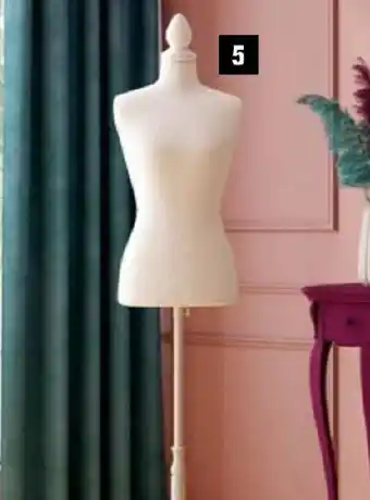 MANNEQUIN EFFET DENTELLE
