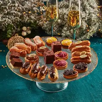 Carrefour Assortiment de 24 petits fours offre