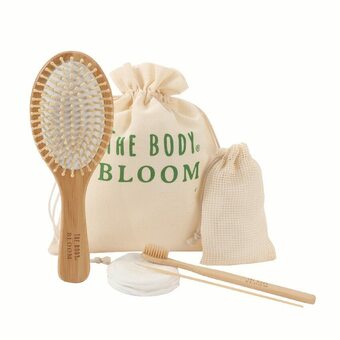 Stokomani LE COFFRET BROSSE À CHEVEUX + 7 DISQUES À DÉMAQUILLER + FILET DE LAVAGE + BROSSE À DENTS + CURE-OREILLE + POCHETTE offre