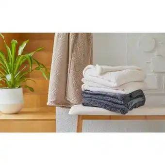 Auchan Plaid flanelle / sherpa actuel offre