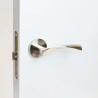 Bricorama Emuca jeu de garniture intérieure de poignée de porte twist, avec rosace d.50mm, aluminium, nickel satiné offre
