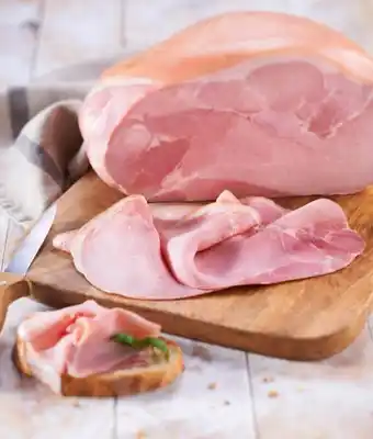 Carrefour Jambon cuit supérieur avec couenne filière qualité carrefour offre