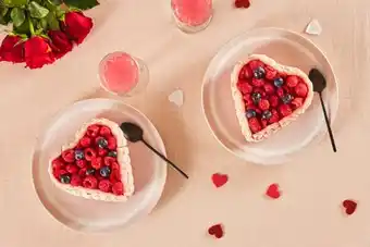 Carrefour Charlotte cœur fruits rouges 2 parts offre