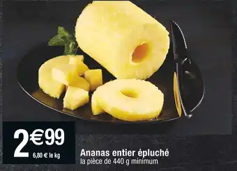 Ananas entier épluché